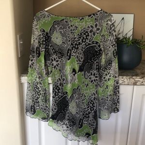 Woman’s lined flowy top